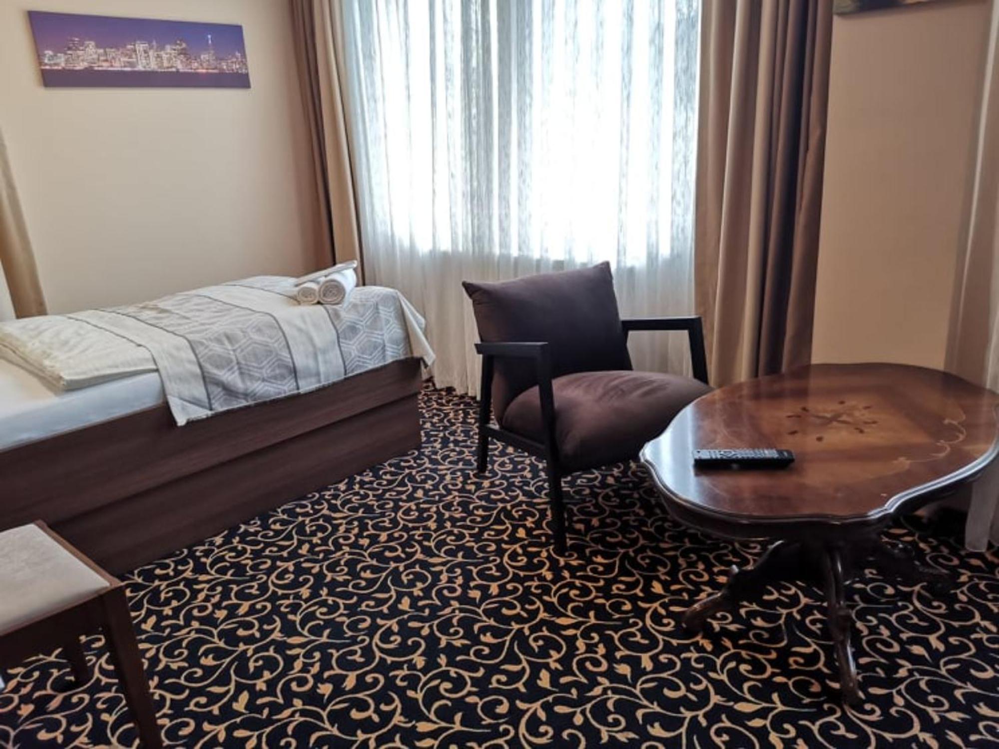 Hotel Zum Weissen Ochsen Aalen Exteriör bild
